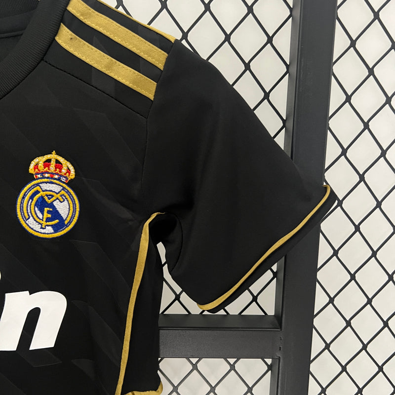 KIT Infantil Retrô Real Madrid 2011/12 Fora